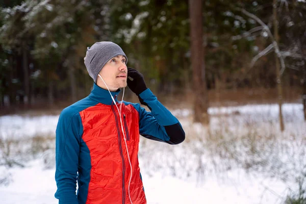 Portrait Runner Dressed Warm Sportswear Awaiting Start Winter Outdoor Training — ストック写真