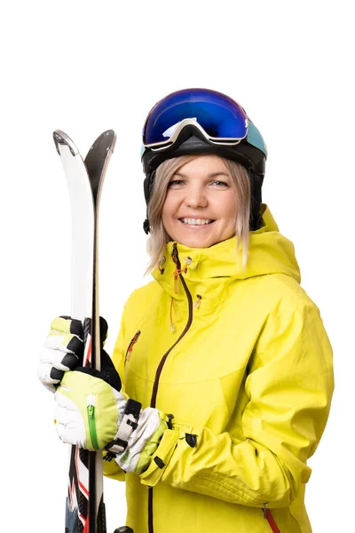 Chica Sonriente Casco Sosteniendo Esquís Aislados Sobre Fondo Blanco — Foto de Stock