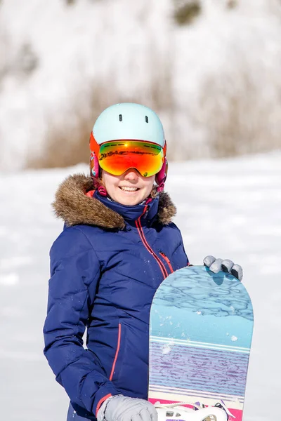 Portrait Smiling Sportswoman Helmet Snowboard Winter Day Blurred Background Day — Stock Photo, Image