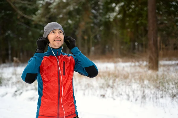 Portrait Runner Dressed Warm Sportswear Awaiting Start Winter Outdoor Training — ストック写真