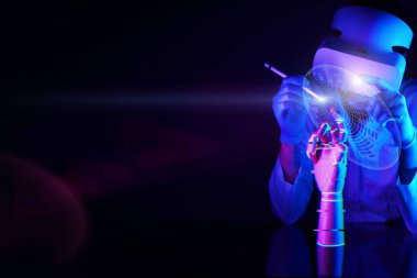 Mühendis robot bir kol yaratıyor. Siber iletişim ve robot iletişimi kavramı.
