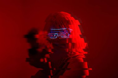 Fütüristik savaşta silahı olan kız. Sanal gerçeklik kavramı, siber oyun. Hata efektli resim.