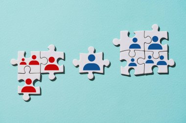 Virüsün insanlar arasındaki etkileşimine örnek olarak bulmaca parçaları..