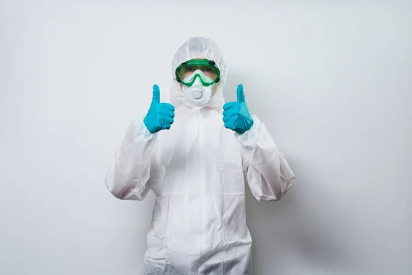 Doctor is wearing PPE - costume, gloves and surgical face mask in superhero cape. — Stock Photo, Image