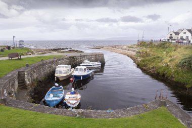 Blackwaterfoot Arran 'da küçük bir liman.