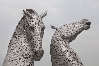 İskoçya 'daki Kelpie heykelleri