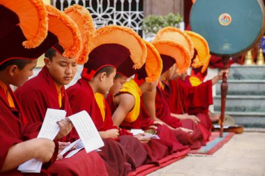Nepal Boudnath 'daki Tibetli keşişler