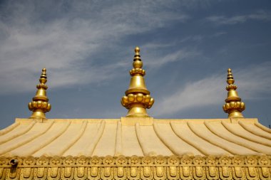 Nepal 'deki Budist tapınağının çatısı.