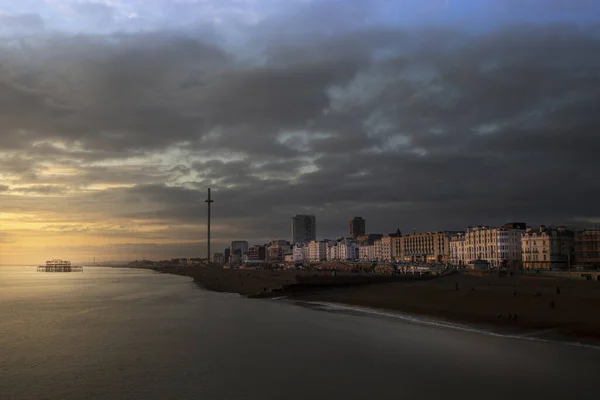 Tramonto Illuminando Edifici Sul Lungomare Luminosi — Foto Stock