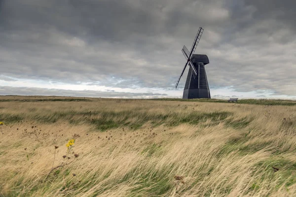 Doğu Sussex 'te Ovingdean yakınlarında yel değirmeni