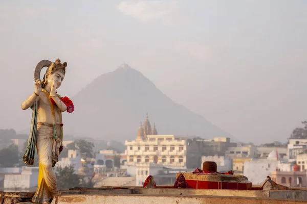 Hindistan 'daki Pushkar' da Krishna heykeli