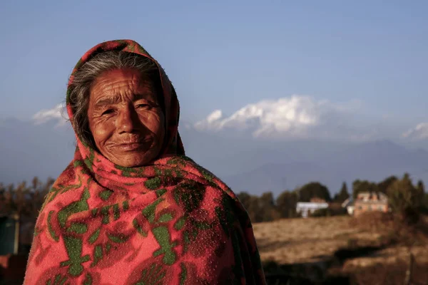 Nepal, Dhulikhel 'li buruşuk yaşlı kadın.