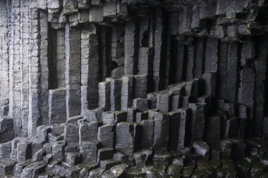 Personel adasındaki kaya oluşumlarının görüntüsü