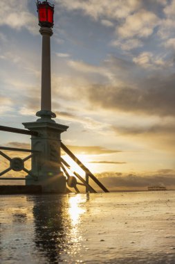 Margate plajındaki adam.