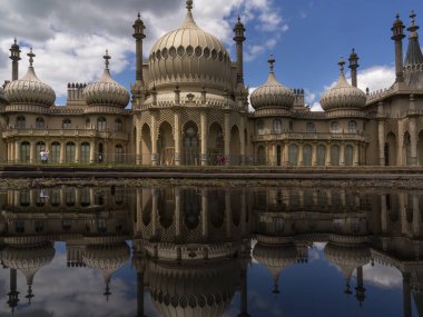Brighton pavilyonu gölete yansıdı