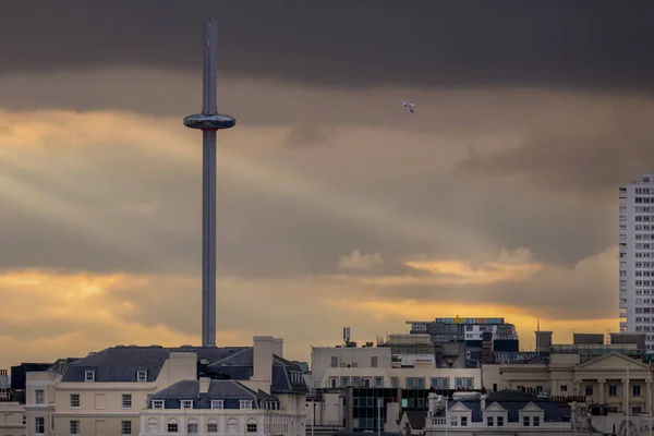 Światło Słoneczne Przebijające Się Przez Chmury Brighton I360 — Zdjęcie stockowe