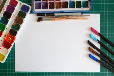 Boş kağıt ve çizim aksesuarları