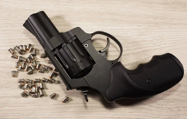 Револьвер Флобера з кулями . — стокове фото