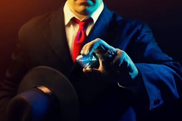 Mafia Mann Mit Hut Diamant Auf Schwarzem Hintergrund — Stockfoto