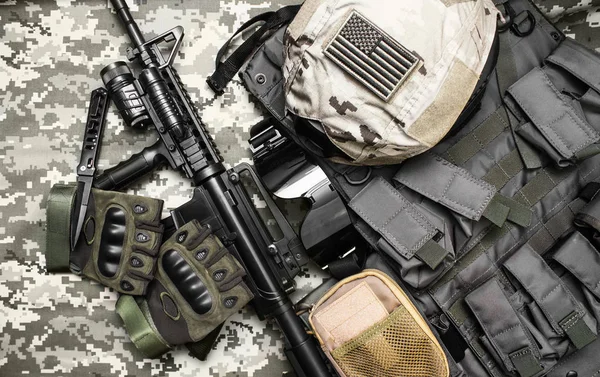 Верхний Вид Фото Военного Тактического Пуленепробиваемого Жилета Перчаток Шлема Значком — стоковое фото