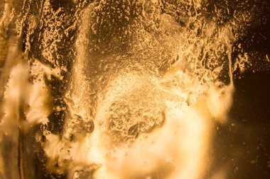 Bir portre fotoğrafı ateş ve doku arka plan buz.