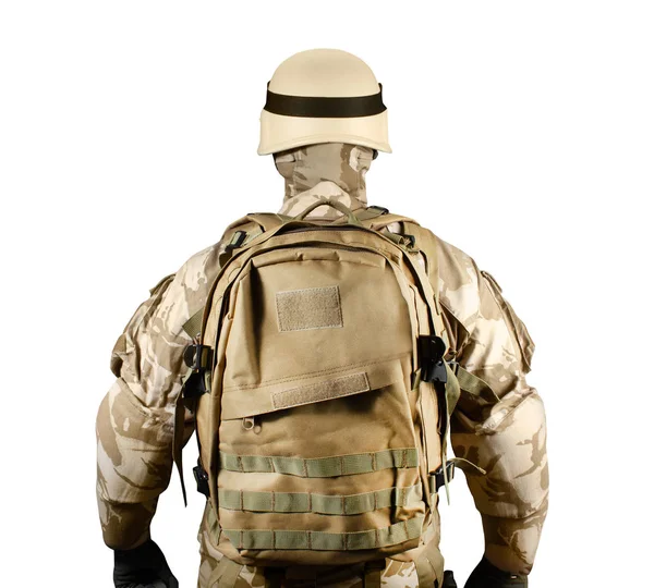 Izolowany żołnierz w mundurze stojący w pełni wyposażony widok z tyłu. — Zdjęcie stockowe