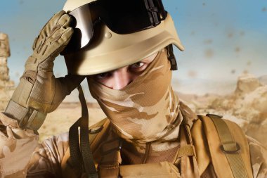 Tam teçhizatlı bir çöl askerinin resmi..