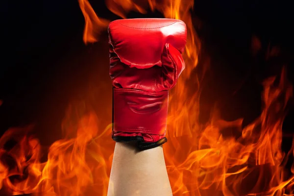 Foto Der Männlichen Hand Roten Boxhandschuh Auf Feuer Hintergrund — Stockfoto