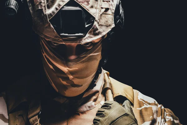 Portret Foto Van Een Volledig Uitgeruste Woestijn Camouflage Soldaat Masker — Stockfoto