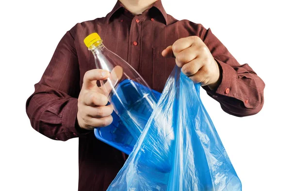 Odizolowane Zdjęcie Mężczyzny Brązowej Koszuli Pozbywającego Się Plastikowej Butelki Puszki — Zdjęcie stockowe