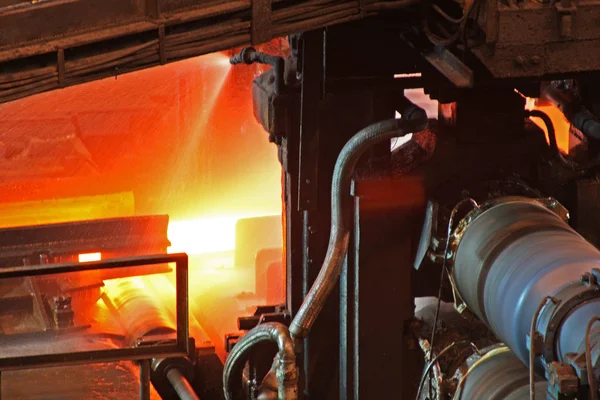 Large Rolling Mil Processing Hot Steel Bar — Stock Photo, Image