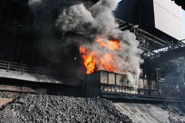 Büyük entegre çelik fabrikalarında kokain çekmek..