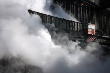 Büyük entegre çelik fabrikalarında kokain fırını kompleksi. Söndürülmüş kokain dağıtım iskelesine teslim ediliyor..