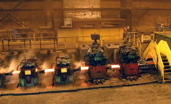 Rolling Hot Steel Wire Four Strand Rolling Mill — Stock Photo, Image