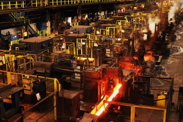 Heavy Steel Rolling Mill Action Contruction Steel Shape Train Line — Stok Foto