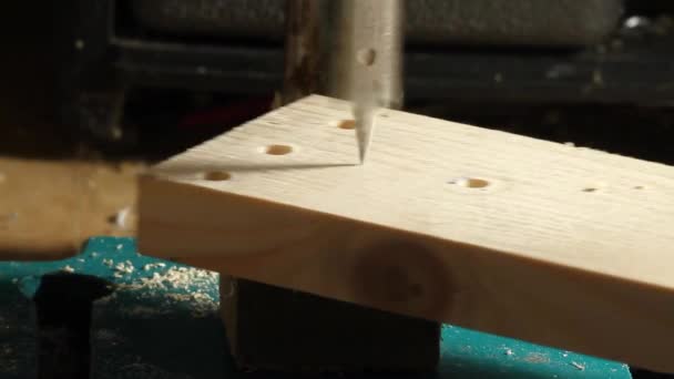 Foret à bois utilisé en atelier à domicile sur banc .