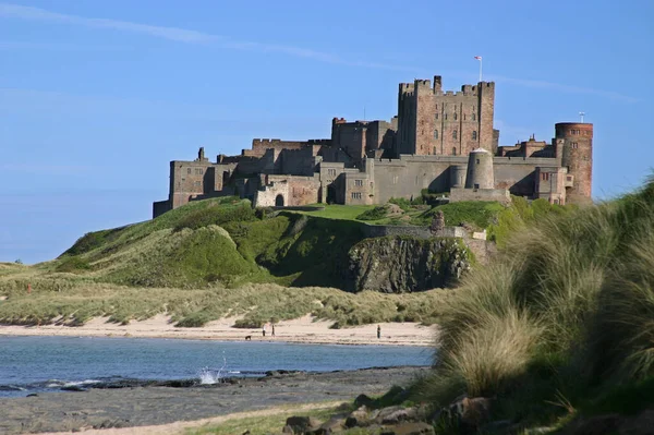 Castillo Bamburgh Castillo Situado Costa Noreste Inglaterra Junto Pueblo Bamburgh — Foto de Stock