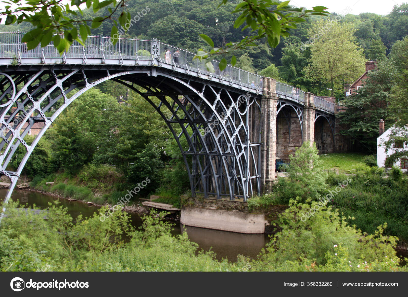 Iron Bridge Cast Iron Arch Bridge Crosses River Severn Shropshire Stock Photo Image By C Paulspixs