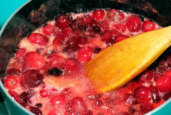 Boiling Cranberries Suar Make Sauce Eat Pork Turkey — Stock Photo, Image