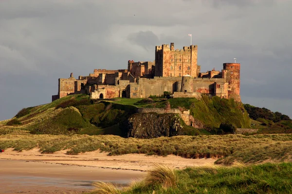 Castillo Bamburgh Castillo Situado Costa Noreste Inglaterra Junto Pueblo Bamburgh — Foto de Stock