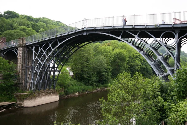 Die Eiserne Brücke Ist Eine Gusseiserne Bogenbrücke Die Den Fluss — Stockfoto