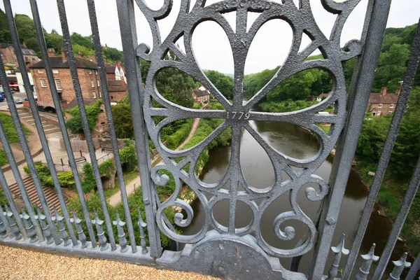 Die Eiserne Brücke Ist Eine Gusseiserne Bogenbrücke Die Den Fluss — Stockfoto