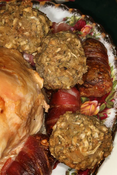 Sosis Babi Koktail Kecil Dengan Pembungkus Daging Yang Dimasak Dan — Stok Foto