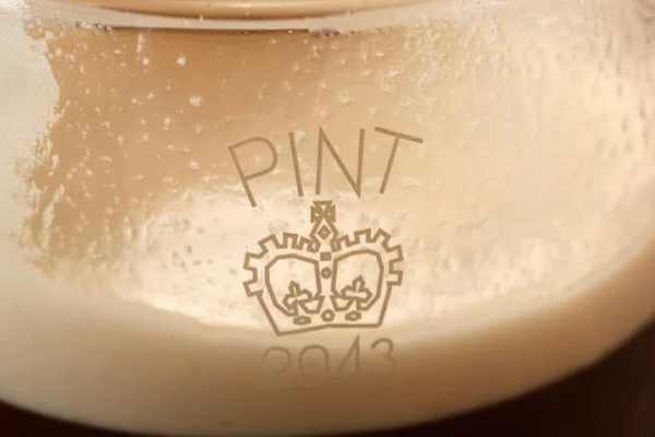 Marquage Pinte Sur Verre Bière Britannique Pour Indiquer Bonne Mesure — Photo