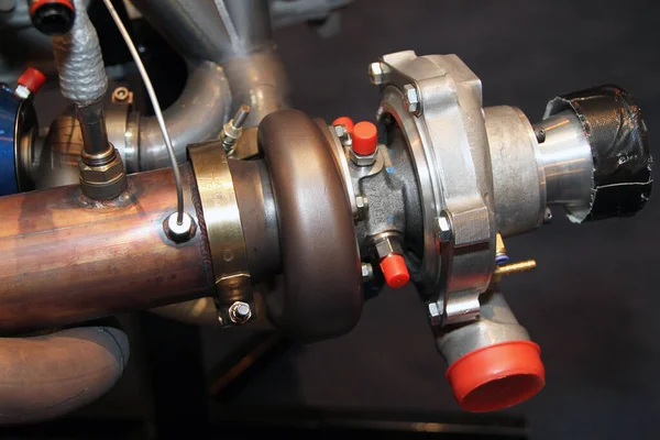 Nowoczesny Turbosprężarka Wysokowydajnego Silnika Pojazdu — Zdjęcie stockowe