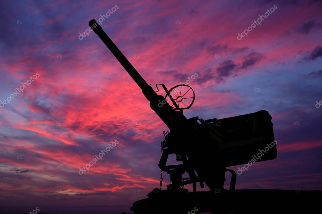 Ametralladora de calibre 50 montada en silueta. La ametralladora M2 o