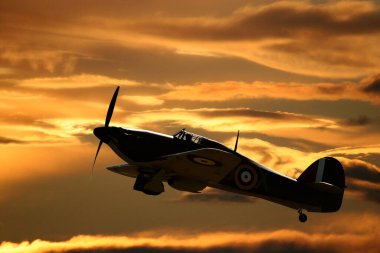 İngiliz Tek Koltuklu Savaş Uçakları. Hawker Hurricane, 1930 'larda Hawker Aircraft Ltd. tarafından Kraliyet Hava Kuvvetleri' ne hizmet amacıyla tasarlanan ve daha çok üretilen bir İngiliz savaş uçağıdır. Duxford 2019.