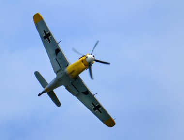 Hispano Aviacin HA-1109 ve HA-1112, Messerschmitt Bf 109G-2 'nin İspanya' da 2. Duxford hava gösterisi. 2019.