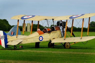 Royal Aircraft Factory B.E.2, Royal Aircraft Factory 'de tasarlanan ve geliştirilen iki koltuklu bir İngiliz çift kanatlı traktör. Lincoln Havacılık Vakfı. Doğu Kirkby hava gösterisi. 2019.