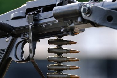 MG34, Heinrich Vollmer tarafından 1934 yılında tasarlanan Alman makineli tüfek. 7.92x57mm Mauser mermisi dakikada yaklaşık 850 mermi atıyor. Genellikle araçlara monte edilirdi; Alman tankları onları eksenli makineli tüfek olarak kullanırdı.